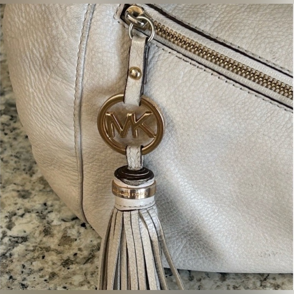 Michaels Kors Cream Pebbled Leather Hobo Slouch Satchel Tassel Purse Bag - Picture 4 of 16